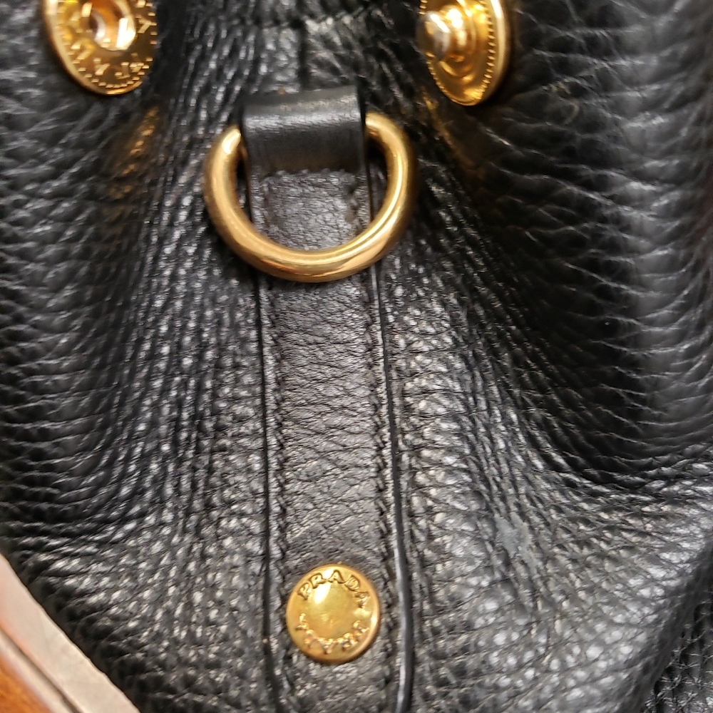 PRADA - Picture 4 of 8